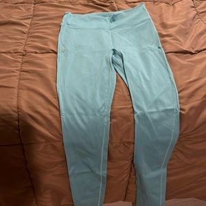 Blue Fabletics leggings (Motion365)